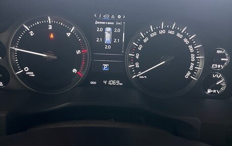 Toyota Land Cruiser 200, 2021 год, 13 500 000 рублей, 7 фотография