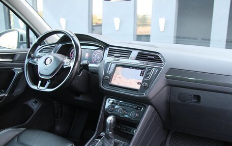 Volkswagen Tiguan II, 2016 год, 2 600 000 рублей, 3 фотография