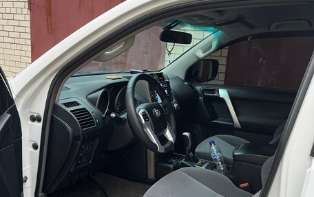 Toyota Land Cruiser Prado 150 рестайлинг 2, 2012 год, 2 690 000 рублей, 9 фотография