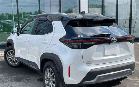 Toyota Yaris Cross, 2023 год, 1 590 000 рублей, 3 фотография