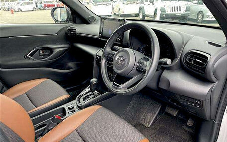 Toyota Yaris Cross, 2023 год, 1 590 000 рублей, 7 фотография