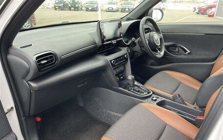 Toyota Yaris Cross, 2023 год, 1 590 000 рублей, 8 фотография