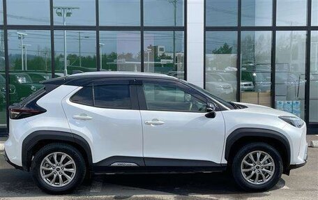 Toyota Yaris Cross, 2023 год, 1 590 000 рублей, 6 фотография