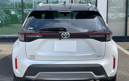 Toyota Yaris Cross, 2023 год, 1 590 000 рублей, 4 фотография