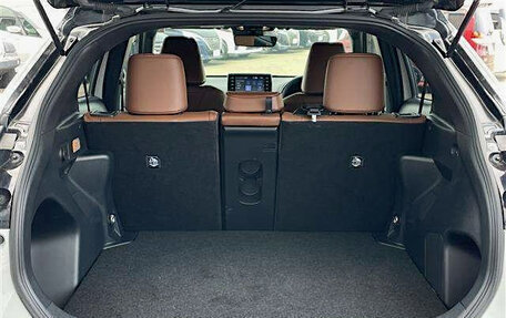 Toyota Yaris Cross, 2023 год, 1 590 000 рублей, 10 фотография