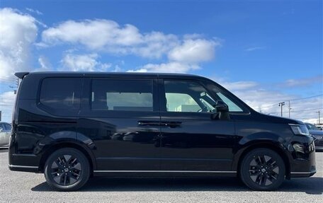 Honda Stepwgn, 2023 год, 1 930 000 рублей, 6 фотография