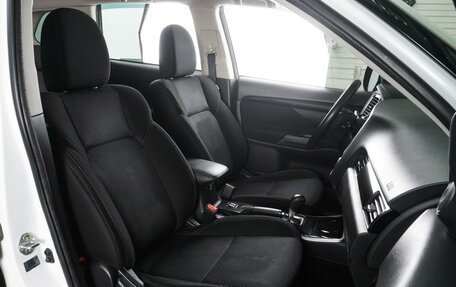 Mitsubishi Outlander III рестайлинг 3, 2019 год, 1 849 000 рублей, 8 фотография