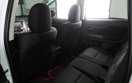 Mitsubishi Outlander III рестайлинг 3, 2019 год, 1 849 000 рублей, 11 фотография