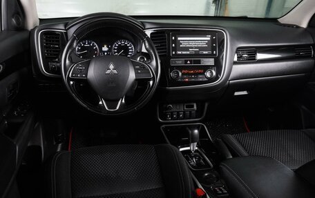 Mitsubishi Outlander III рестайлинг 3, 2019 год, 1 849 000 рублей, 6 фотография