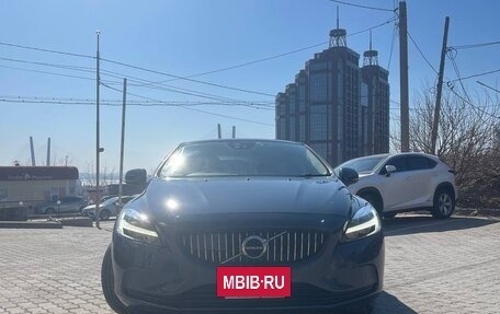 Volvo V40 II рестайлинг, 2019 год, 1 200 000 рублей, 2 фотография