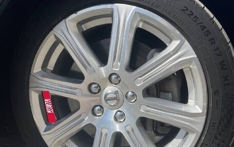 Volvo V40 II рестайлинг, 2019 год, 1 200 000 рублей, 30 фотография