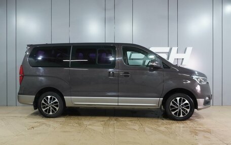 Hyundai Grand Starex Grand Starex I рестайлинг 2, 2019 год, 4 849 000 рублей, 5 фотография