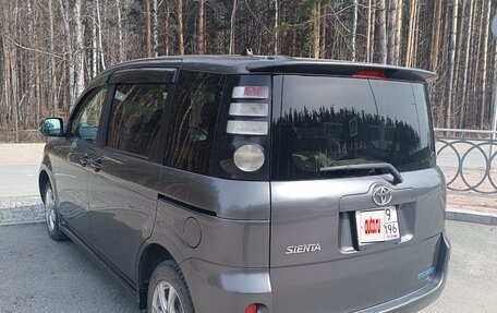 Toyota Sienta I, 2009 год, 670 000 рублей, 4 фотография