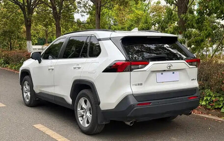 Toyota RAV4, 2024 год, 3 950 000 рублей, 4 фотография