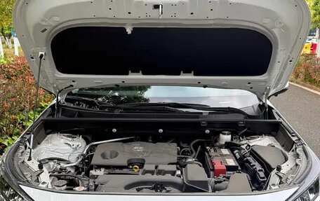 Toyota RAV4, 2024 год, 3 950 000 рублей, 7 фотография