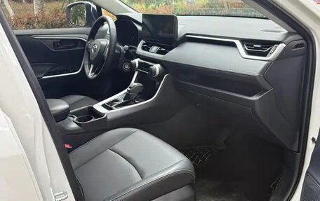 Toyota RAV4, 2024 год, 3 950 000 рублей, 13 фотография