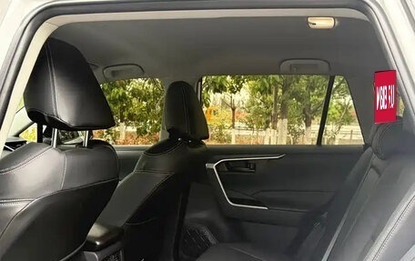 Toyota RAV4, 2024 год, 3 950 000 рублей, 15 фотография