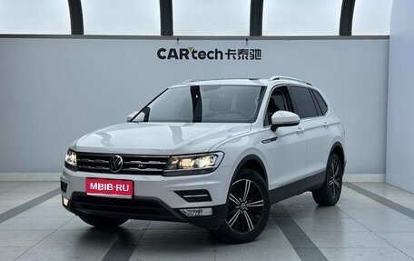 Volkswagen Tiguan II, 2021 год, 2 194 000 рублей, 1 фотография