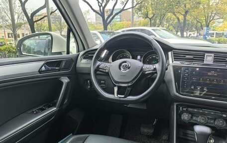 Volkswagen Tiguan II, 2020 год, 1 786 000 рублей, 9 фотография