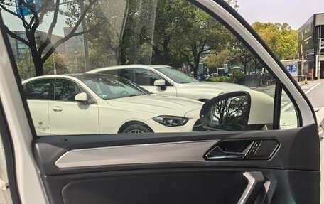 Volkswagen Tiguan II, 2020 год, 1 786 000 рублей, 10 фотография