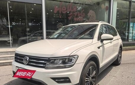 Volkswagen Tiguan II, 2020 год, 1 786 000 рублей, 2 фотография