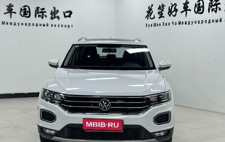 Volkswagen T-Roc I, 2023 год, 1 681 000 рублей, 2 фотография