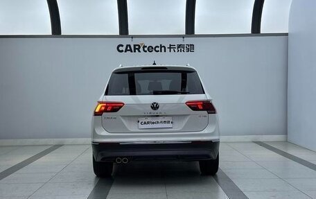 Volkswagen Tiguan II, 2021 год, 2 194 000 рублей, 3 фотография