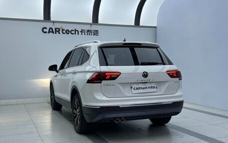 Volkswagen Tiguan II, 2021 год, 2 194 000 рублей, 4 фотография