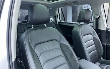 Volkswagen Tiguan II, 2021 год, 2 194 000 рублей, 9 фотография