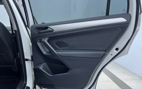 Volkswagen Tiguan II, 2021 год, 2 194 000 рублей, 14 фотография