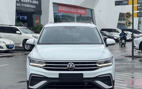 Volkswagen Tiguan II, 2023 год, 2 768 000 рублей, 2 фотография