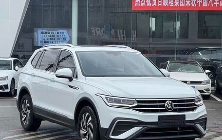 Volkswagen Tiguan II, 2023 год, 2 768 000 рублей, 3 фотография