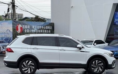 Volkswagen Tiguan II, 2023 год, 2 768 000 рублей, 4 фотография