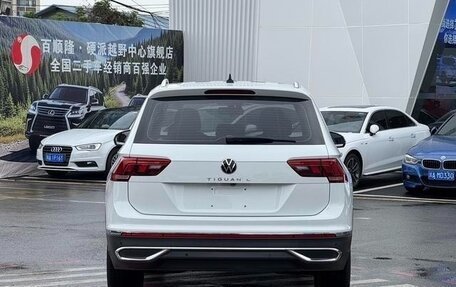 Volkswagen Tiguan II, 2023 год, 2 768 000 рублей, 6 фотография