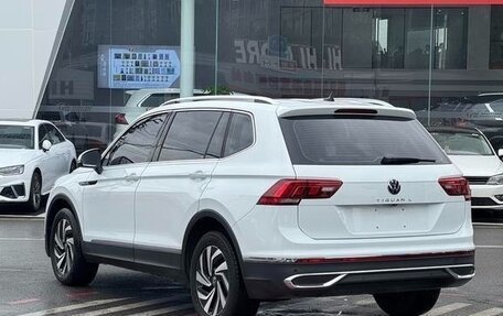 Volkswagen Tiguan II, 2023 год, 2 768 000 рублей, 7 фотография