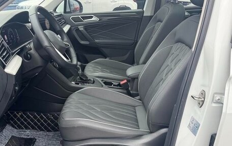 Volkswagen Tiguan II, 2023 год, 2 768 000 рублей, 9 фотография