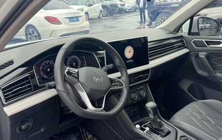 Volkswagen Tiguan II, 2023 год, 2 768 000 рублей, 11 фотография