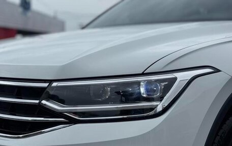 Volkswagen Tiguan II, 2023 год, 2 768 000 рублей, 14 фотография