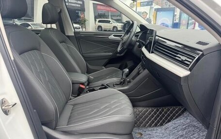 Volkswagen Tiguan II, 2023 год, 2 768 000 рублей, 10 фотография