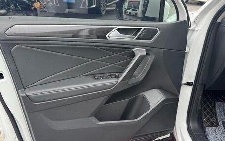 Volkswagen Tiguan II, 2023 год, 2 768 000 рублей, 15 фотография