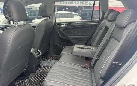 Volkswagen Tiguan II, 2023 год, 2 768 000 рублей, 23 фотография