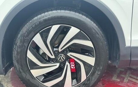 Volkswagen Tiguan II, 2023 год, 2 768 000 рублей, 13 фотография