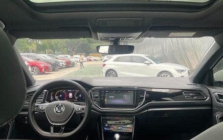 Volkswagen T-Roc I, 2022 год, 2 724 000 рублей, 8 фотография