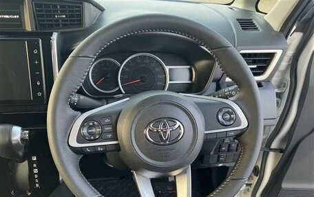 Toyota Roomy I, 2023 год, 1 030 000 рублей, 13 фотография