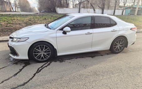 Toyota Camry, 2021 год, 3 900 000 рублей, 3 фотография