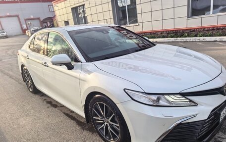 Toyota Camry, 2021 год, 3 900 000 рублей, 2 фотография