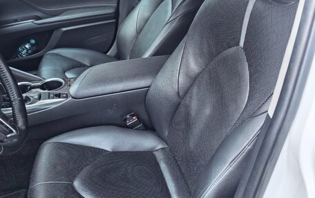 Toyota Camry, 2021 год, 3 900 000 рублей, 7 фотография