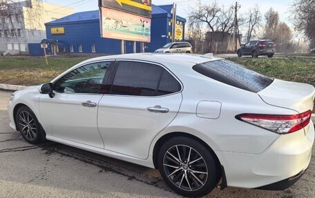 Toyota Camry, 2021 год, 3 900 000 рублей, 4 фотография