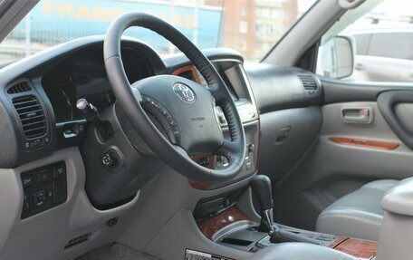 Toyota Land Cruiser 100 рестайлинг 2, 2004 год, 2 145 000 рублей, 13 фотография