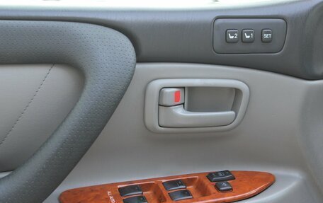 Toyota Land Cruiser 100 рестайлинг 2, 2004 год, 2 145 000 рублей, 14 фотография